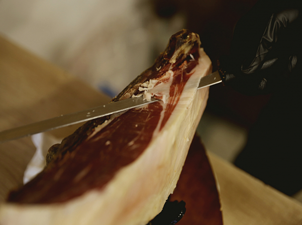 Խամոնի «դեսպաններ» Զարուհին եւ Կարենը եւ նրանց Ambar gastroshop-ը