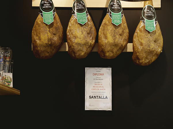 Խամոնի «դեսպաններ» Զարուհին եւ Կարենը եւ նրանց Ambar gastroshop-ը