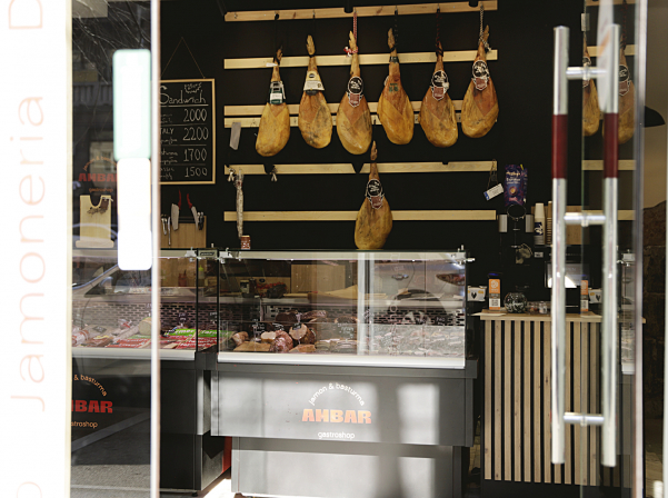 Խամոնի «դեսպաններ» Զարուհին եւ Կարենը եւ նրանց Ambar gastroshop-ը