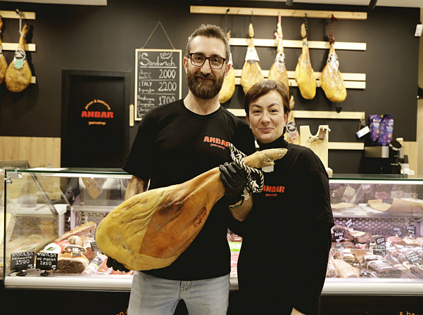 Խամոնի «դեսպաններ» Զարուհին եւ Կարենը եւ նրանց Ambar gastroshop-ը