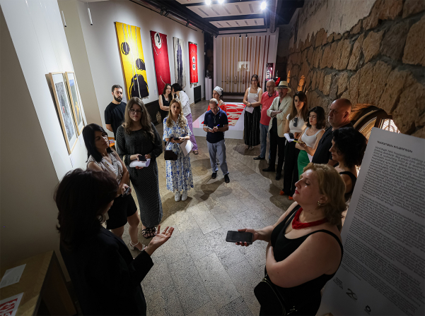 «Ոսկե ծիրան»-ի՝ ավանդական կարմիր գորգից հրաժարումը եւ ARARAT-ի հետ 20-ամյա գործընկերությունը