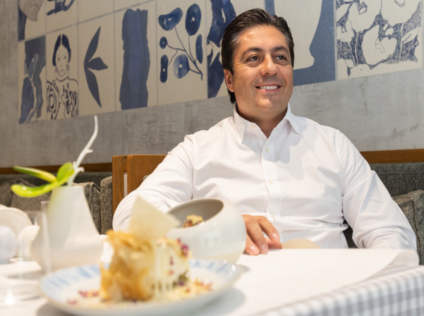 Azura-ի միջերկրական համերը եւ թափանցիկ ետնաբեմը