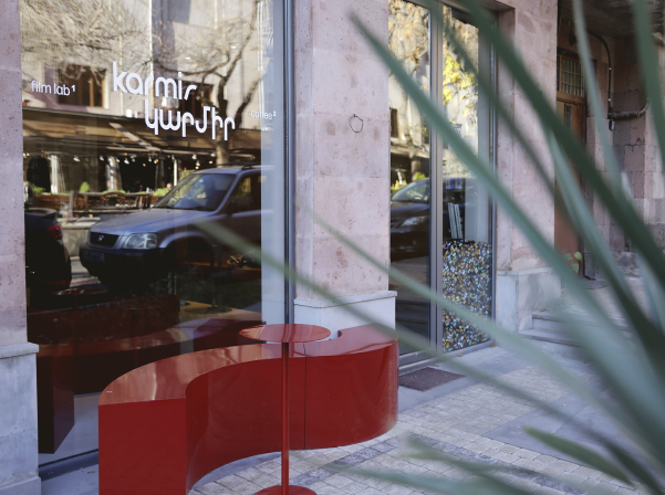 Karmir coffeе-ի «ֆոտոժապավենը»՝ սուրճի բույրով եւ կակաոյի հատիկներով