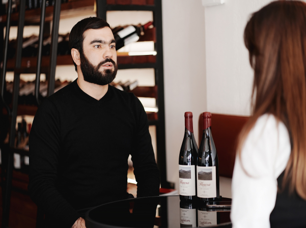 Harosa. Պատմություն ունեցող եւ Հադրութի մասին պատմող գինին