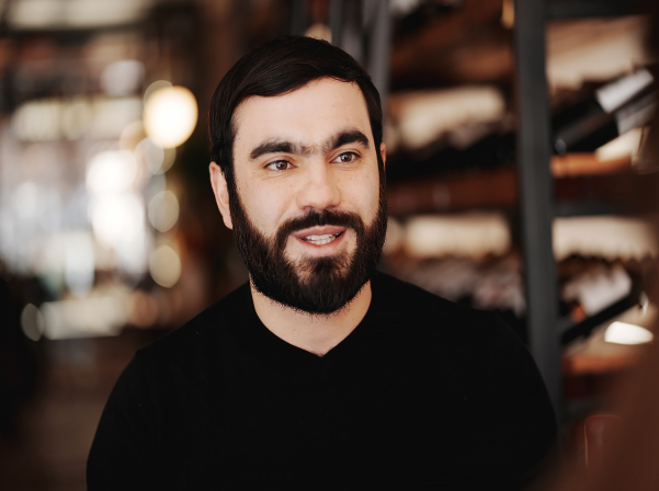 Harosa. Պատմություն ունեցող եւ Հադրութի մասին պատմող գինին