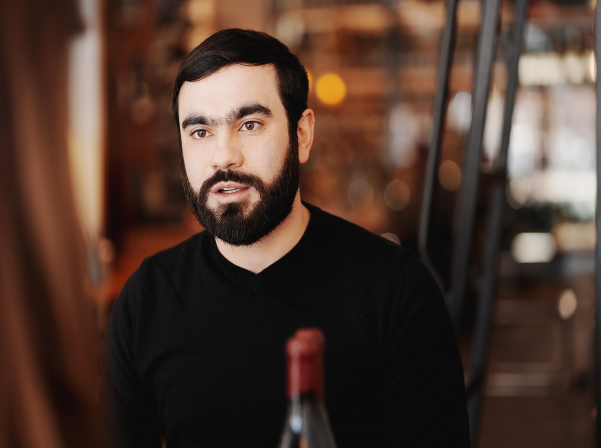 Harosa. Պատմություն ունեցող եւ Հադրութի մասին պատմող գինին