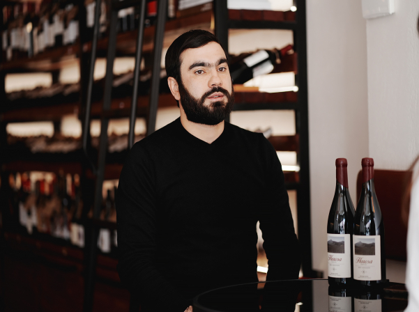 Harosa. Պատմություն ունեցող եւ Հադրութի մասին պատմող գինին