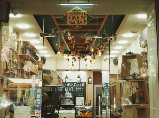 Հասարակածի երկու կողմերում. The Coffee 23.5-ի ճանապարհը 