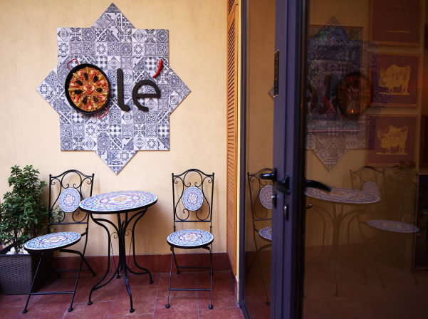  Olé. «մի կտոր» Անդալուզիա Երեւանի կենտրոնում
