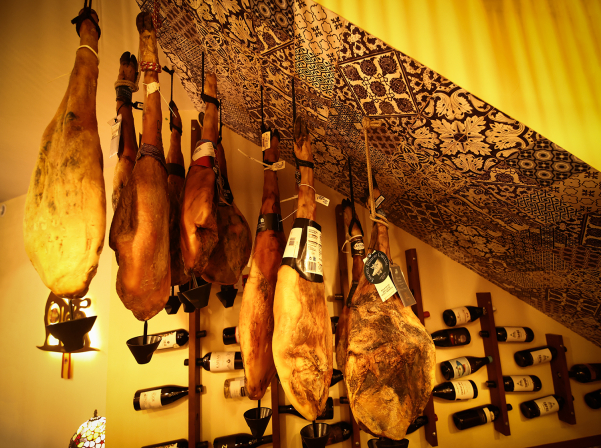  Olé. «մի կտոր» Անդալուզիա Երեւանի կենտրոնում