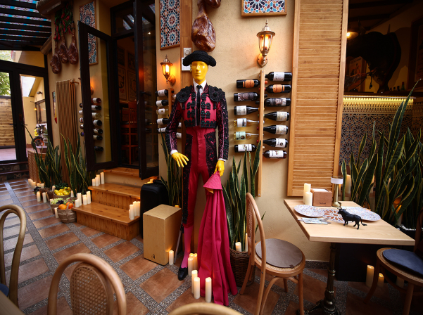  Olé. «մի կտոր» Անդալուզիա Երեւանի կենտրոնում