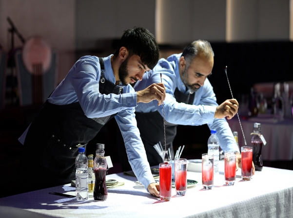 Տարվա բարային թրենդներն ու վիրտուոզ բարմենները․ լավագույնը Սմոքինգ Շեֆ-ի թիմն է 