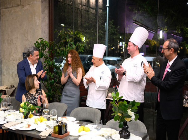 «Չորս ձեռք» ձեւաչափով հատուկ ընթրիք` Կազա Նոստրա ռեստորանում