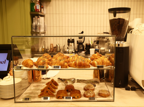 Caramel by Impasta. գունավոր ռավիոլիներ, կարամելային համեր եւ ջերմ միջավայր