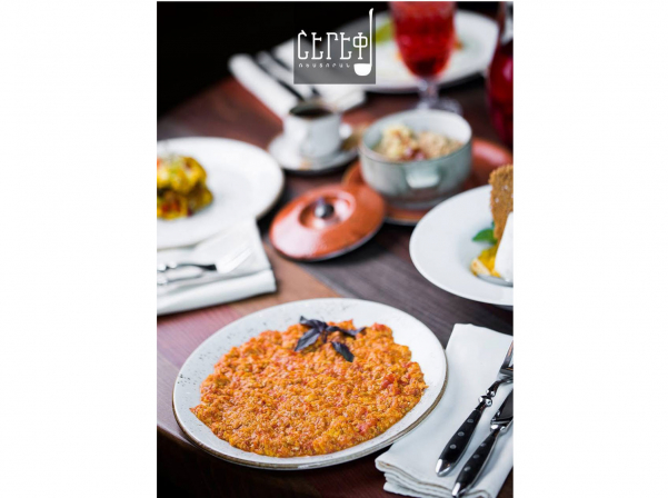 Լոլիկով ձվածեղ vs. շակշուկա. երեւանյան ուղեցույց