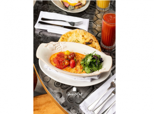 Լոլիկով ձվածեղ vs. շակշուկա. երեւանյան ուղեցույց