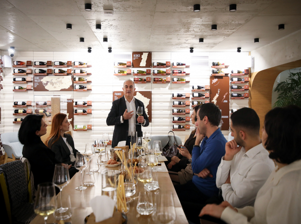 Պատմություն, ինքնություն եւ գինի. MOONQ-ի նոր գինիների համտեսը