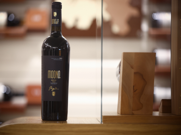 Պատմություն, ինքնություն եւ գինի. MOONQ-ի նոր գինիների համտեսը